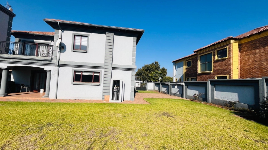 4 Bedroom Property for Sale in Helderwyk Gauteng