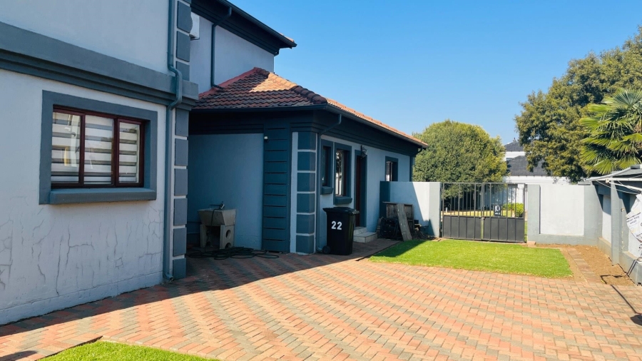 4 Bedroom Property for Sale in Helderwyk Gauteng