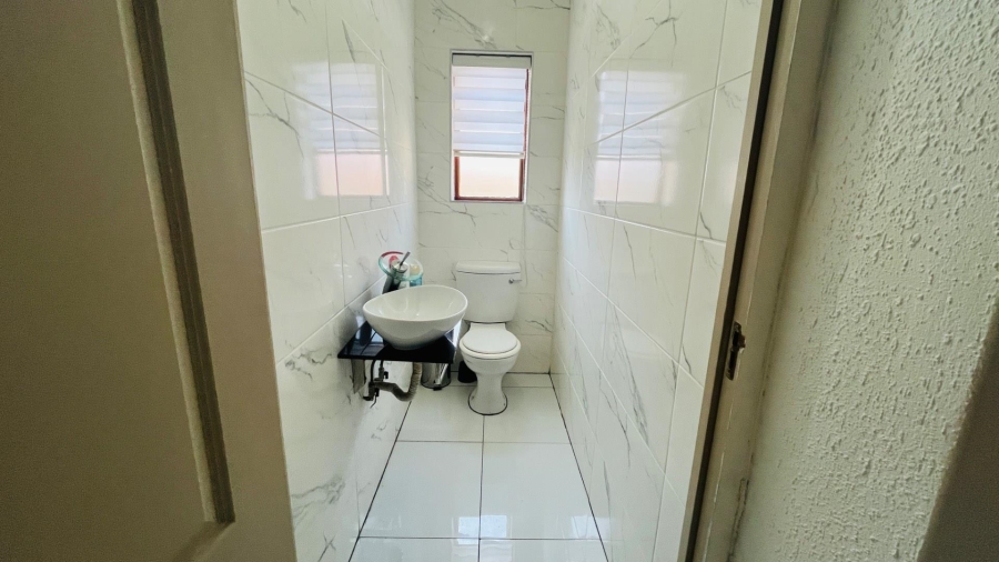 4 Bedroom Property for Sale in Helderwyk Gauteng