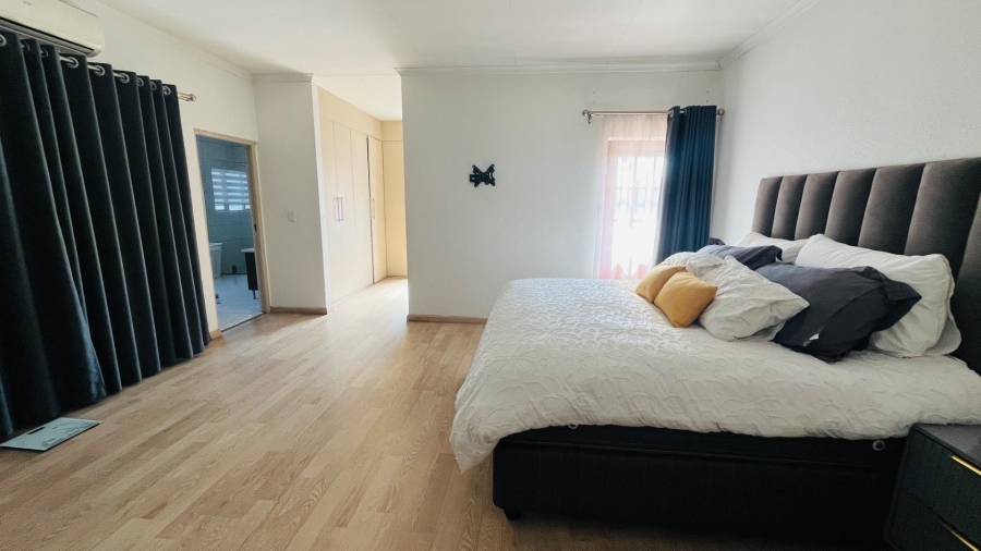 4 Bedroom Property for Sale in Helderwyk Gauteng