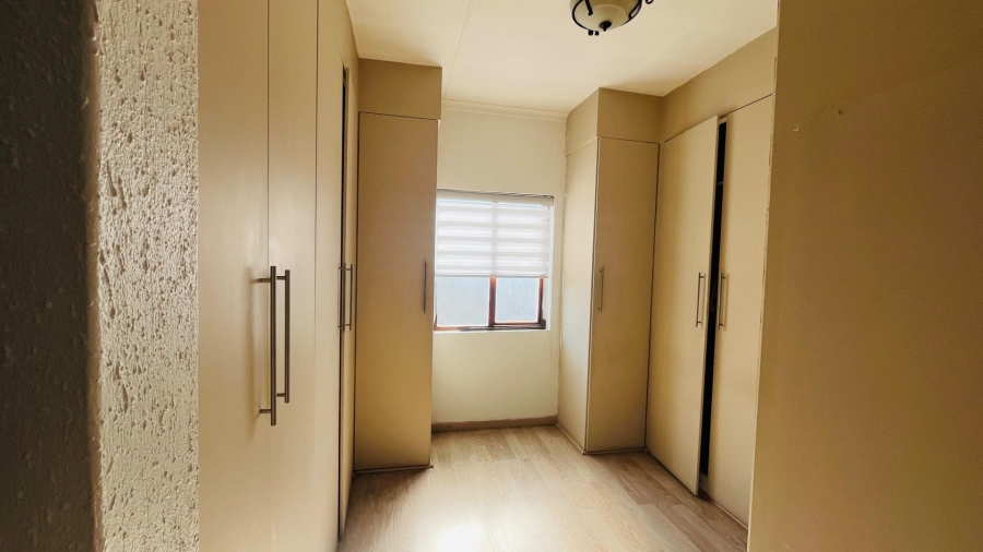 4 Bedroom Property for Sale in Helderwyk Gauteng
