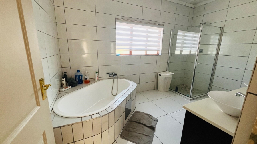 4 Bedroom Property for Sale in Helderwyk Gauteng