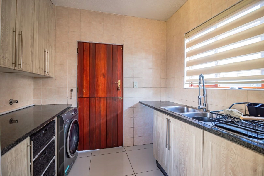 4 Bedroom Property for Sale in Helderwyk Gauteng