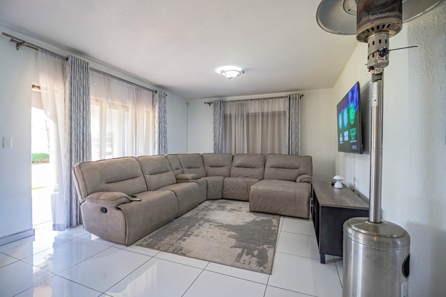 4 Bedroom Property for Sale in Helderwyk Gauteng