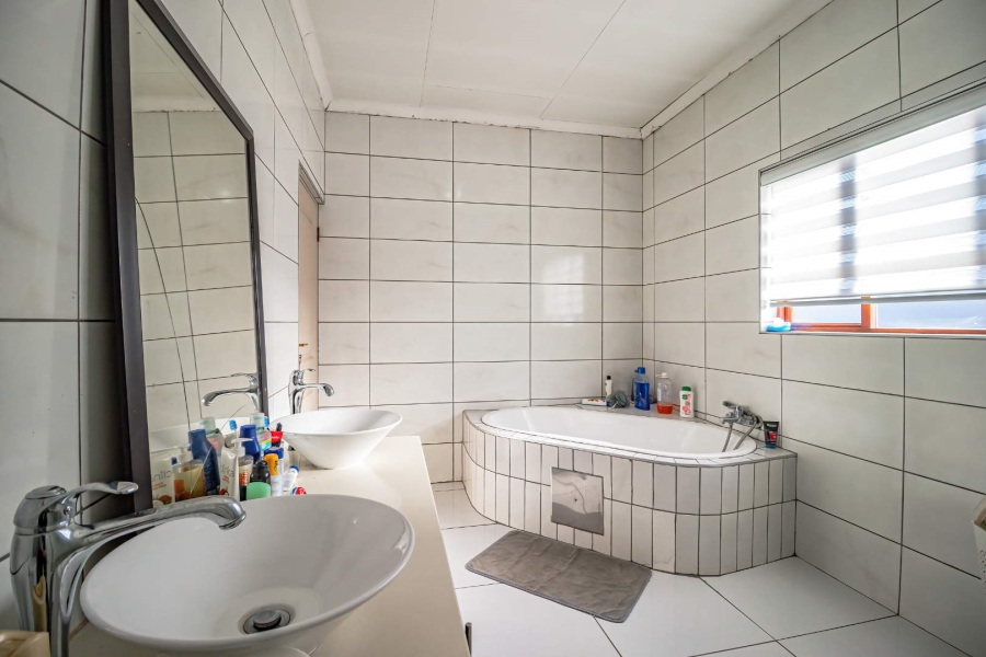 4 Bedroom Property for Sale in Helderwyk Gauteng