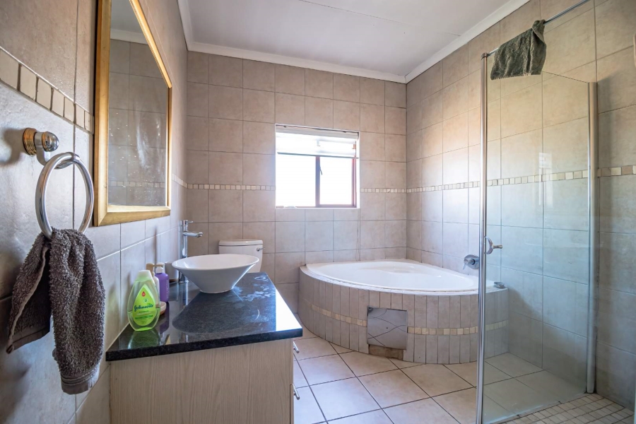 4 Bedroom Property for Sale in Helderwyk Gauteng
