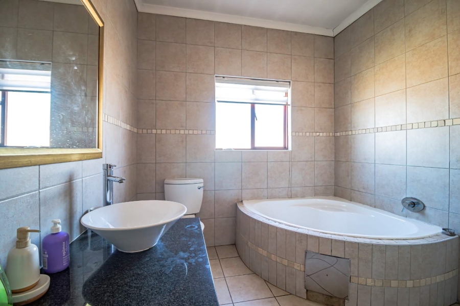 4 Bedroom Property for Sale in Helderwyk Gauteng
