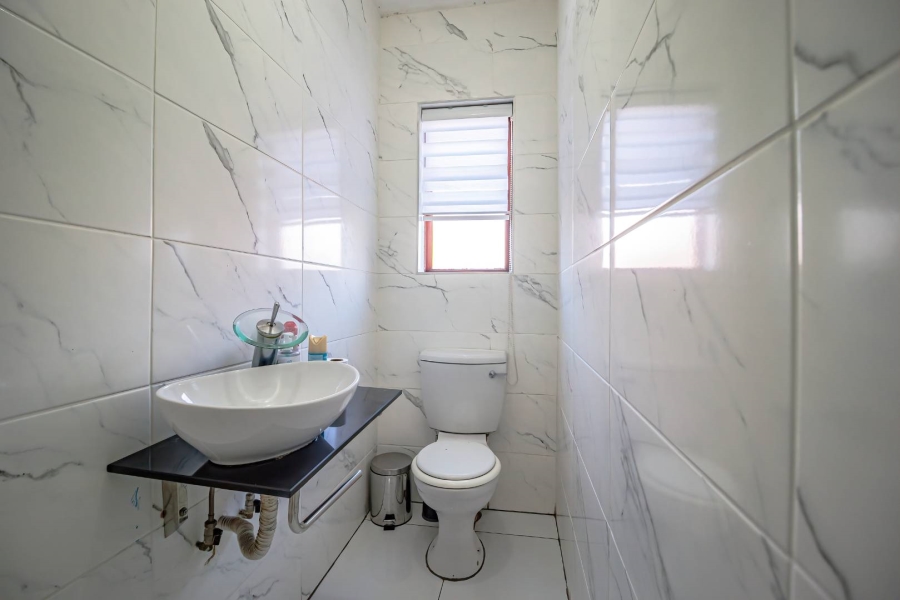 4 Bedroom Property for Sale in Helderwyk Gauteng
