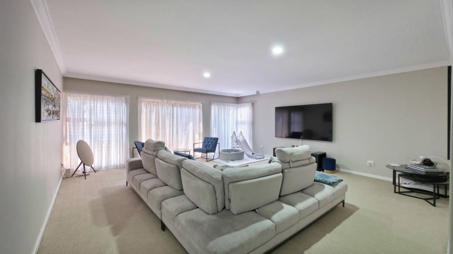 To Let 3 Bedroom Property for Rent in Sandown Gauteng