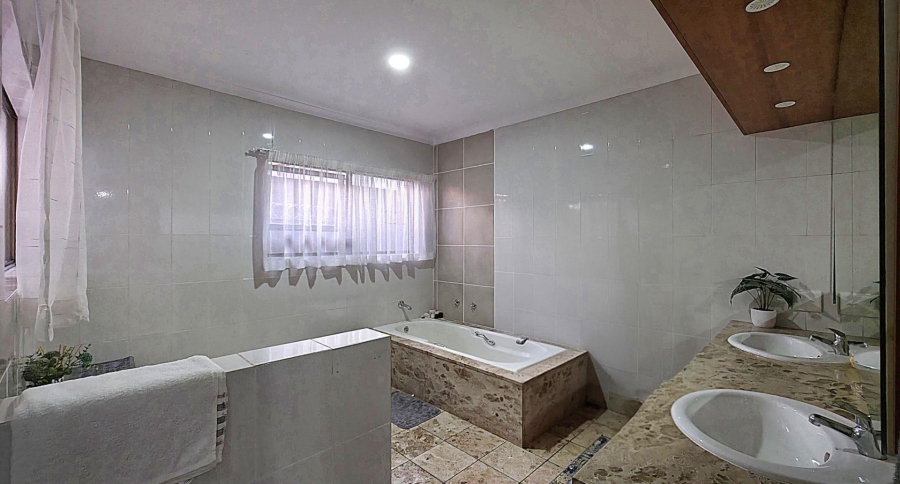 To Let 3 Bedroom Property for Rent in Sandown Gauteng
