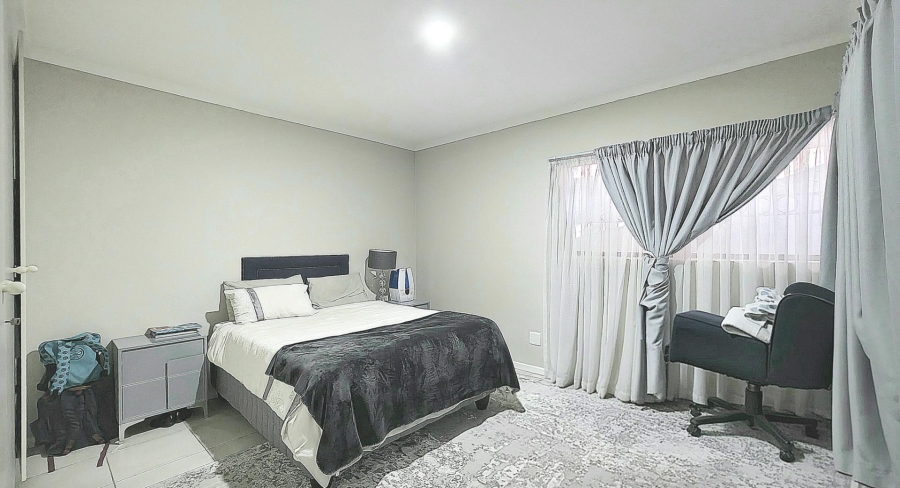 To Let 3 Bedroom Property for Rent in Sandown Gauteng