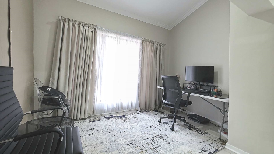 To Let 3 Bedroom Property for Rent in Sandown Gauteng