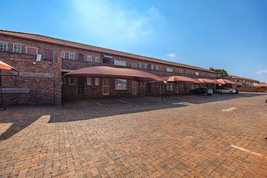 1 Bedroom Property for Sale in Highveld Gauteng