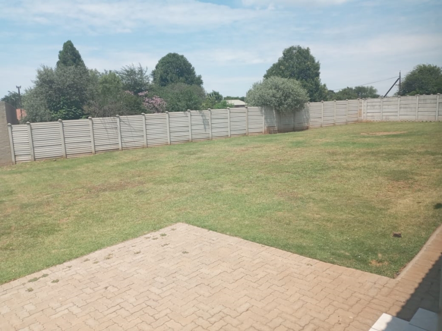 To Let 3 Bedroom Property for Rent in Kookrus Gauteng
