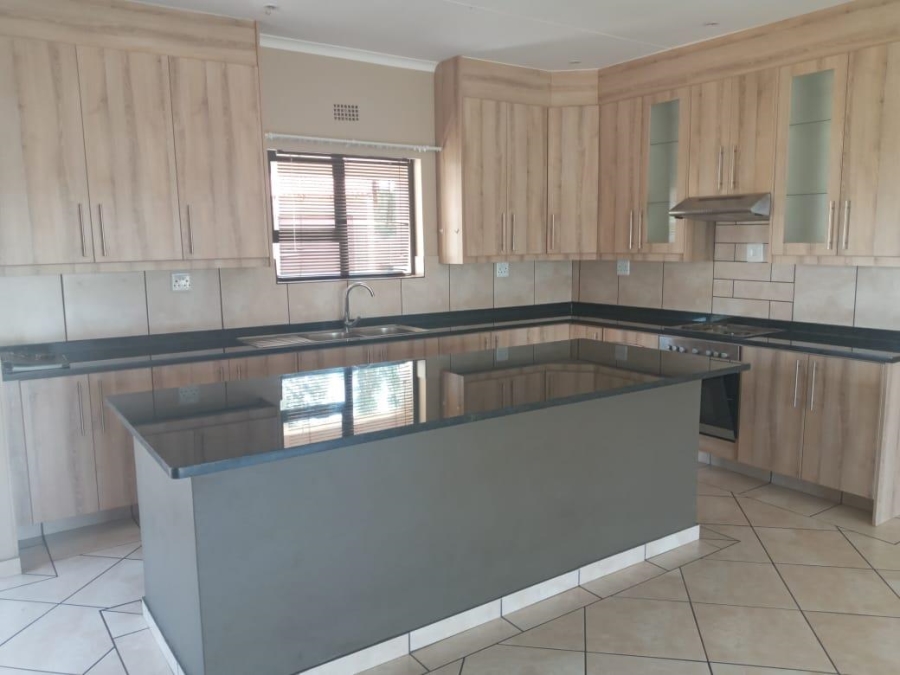 To Let 3 Bedroom Property for Rent in Kookrus Gauteng