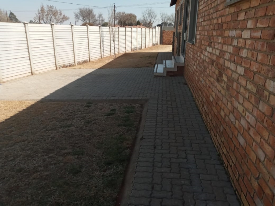 To Let 3 Bedroom Property for Rent in Kookrus Gauteng