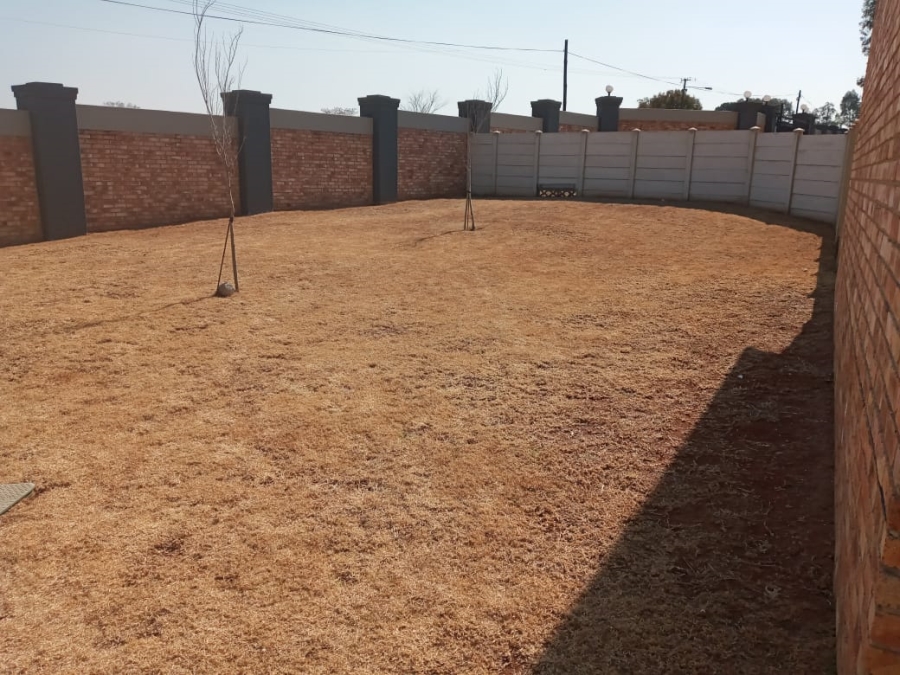 To Let 3 Bedroom Property for Rent in Kookrus Gauteng
