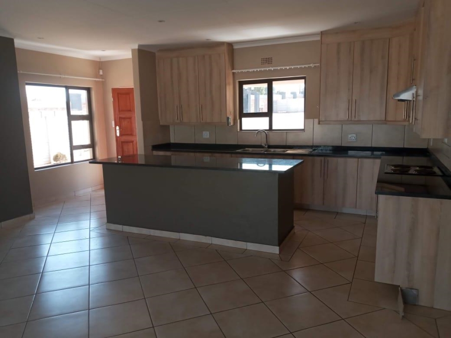 To Let 3 Bedroom Property for Rent in Kookrus Gauteng