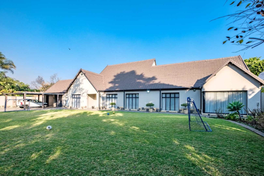 5 Bedroom Property for Sale in Lakefield Gauteng