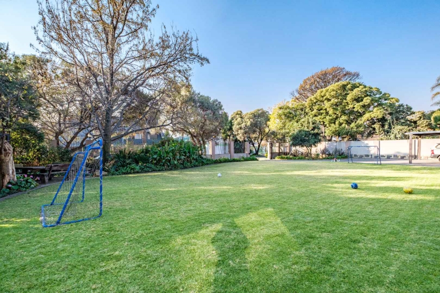5 Bedroom Property for Sale in Lakefield Gauteng