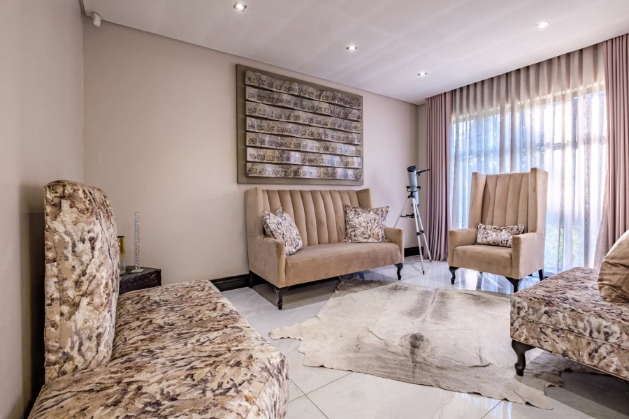 5 Bedroom Property for Sale in Lakefield Gauteng