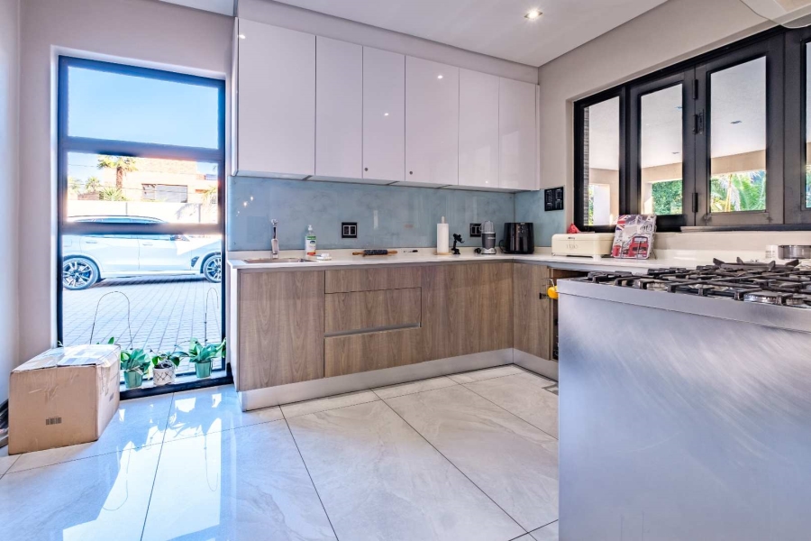 5 Bedroom Property for Sale in Lakefield Gauteng