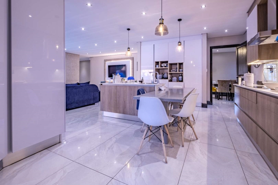 5 Bedroom Property for Sale in Lakefield Gauteng