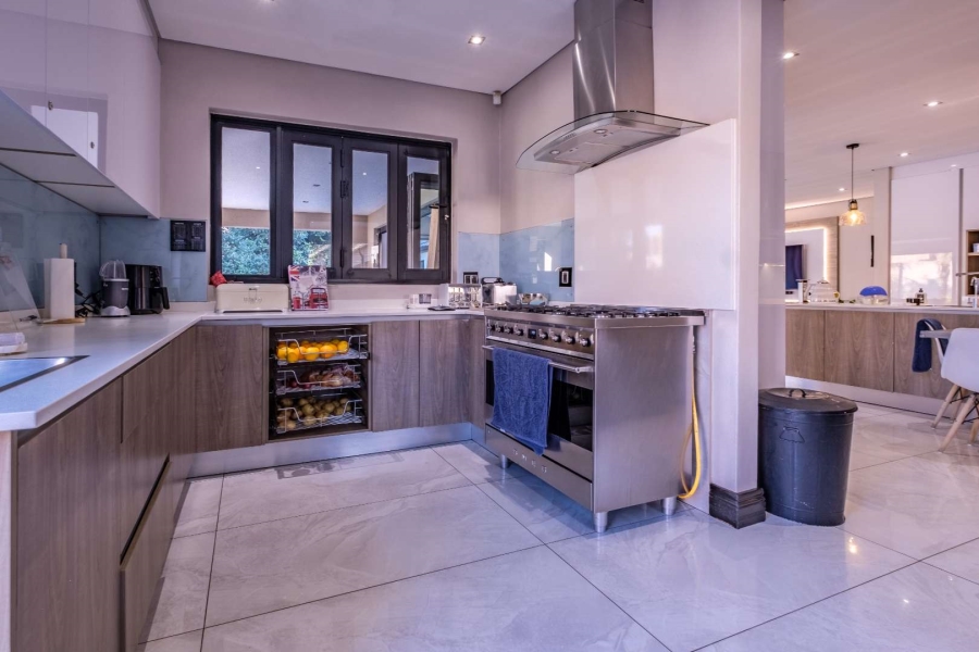 5 Bedroom Property for Sale in Lakefield Gauteng