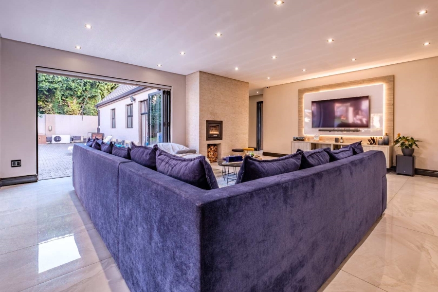 5 Bedroom Property for Sale in Lakefield Gauteng