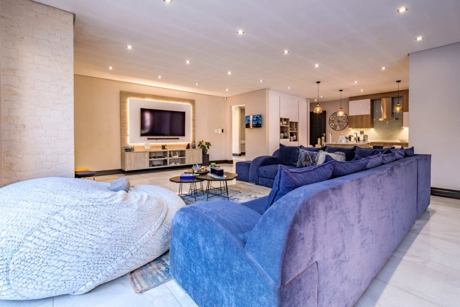 5 Bedroom Property for Sale in Lakefield Gauteng