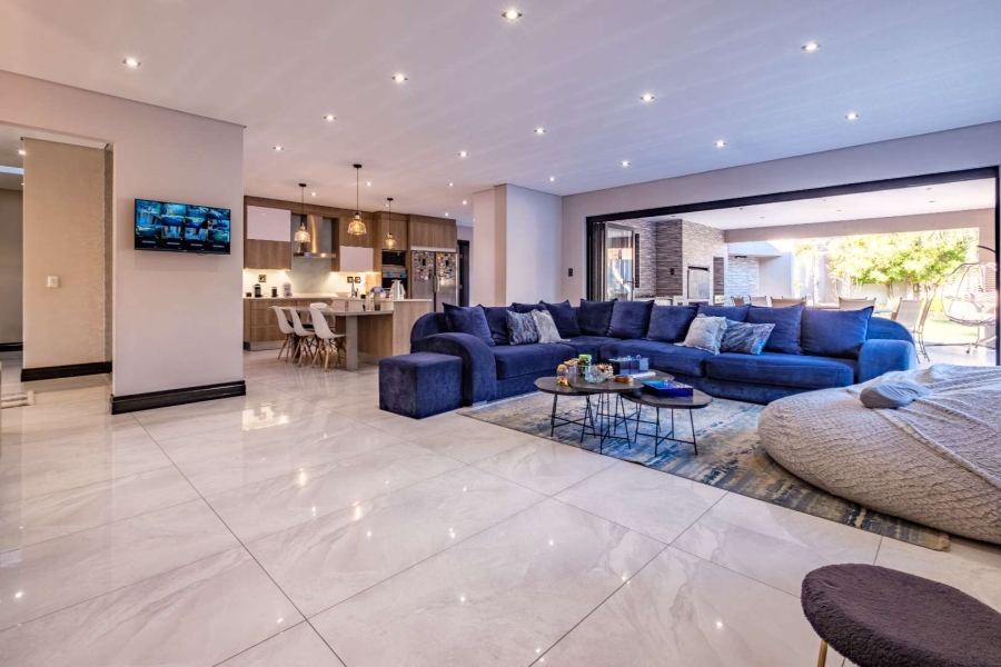 5 Bedroom Property for Sale in Lakefield Gauteng