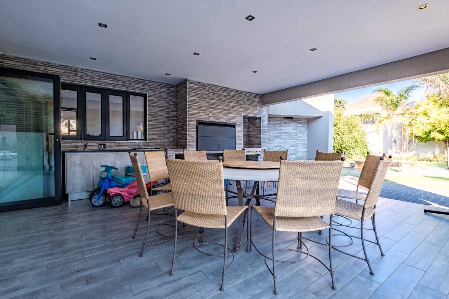 5 Bedroom Property for Sale in Lakefield Gauteng