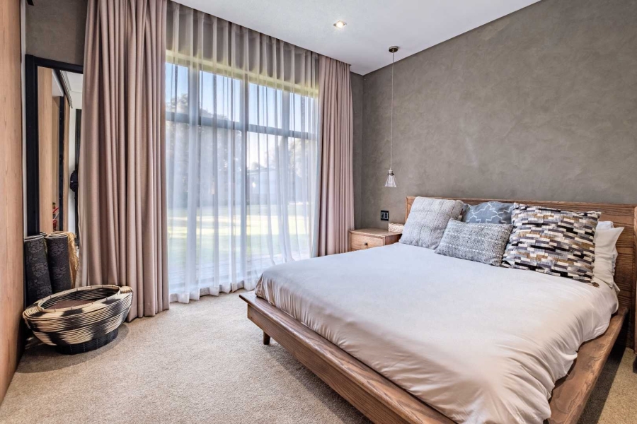 5 Bedroom Property for Sale in Lakefield Gauteng