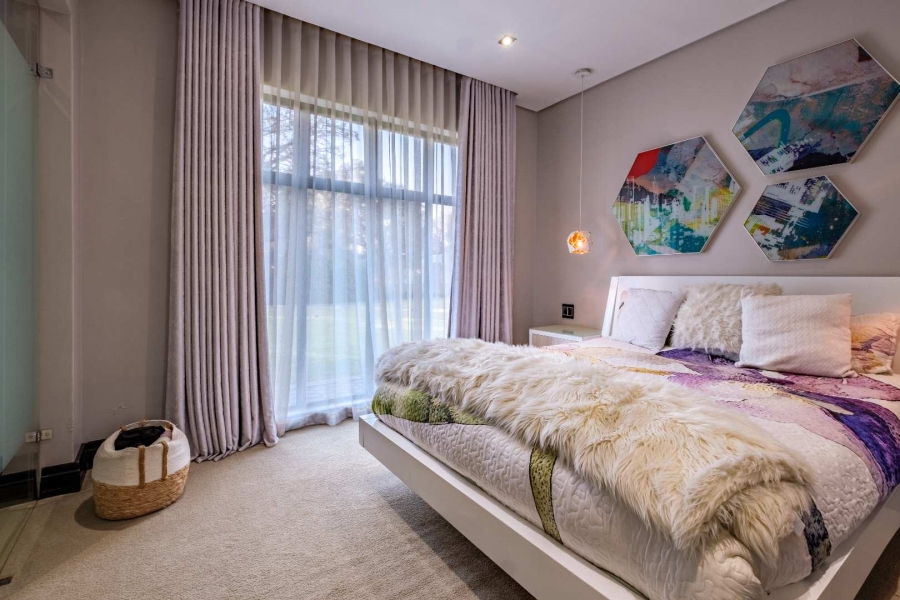 5 Bedroom Property for Sale in Lakefield Gauteng