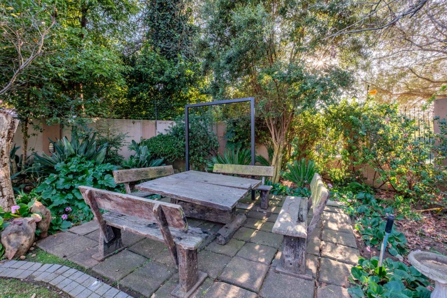 5 Bedroom Property for Sale in Lakefield Gauteng