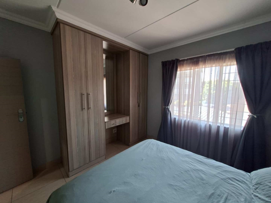 To Let 2 Bedroom Property for Rent in Waverley Gauteng