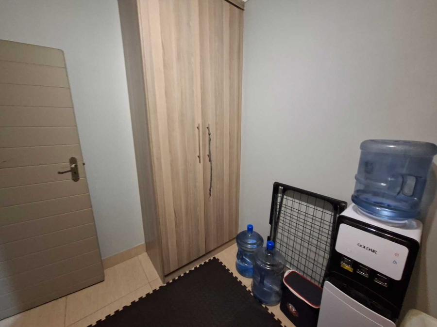 To Let 2 Bedroom Property for Rent in Waverley Gauteng
