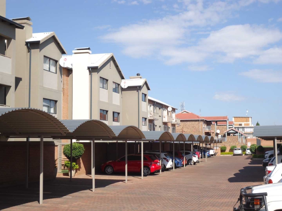 To Let 2 Bedroom Property for Rent in Waverley Gauteng