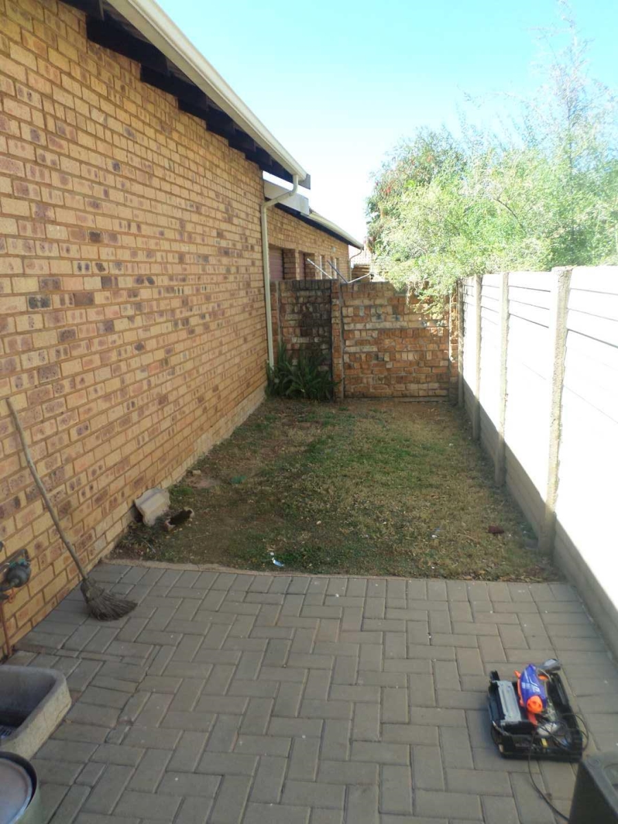2 Bedroom Property for Sale in Ninapark Gauteng