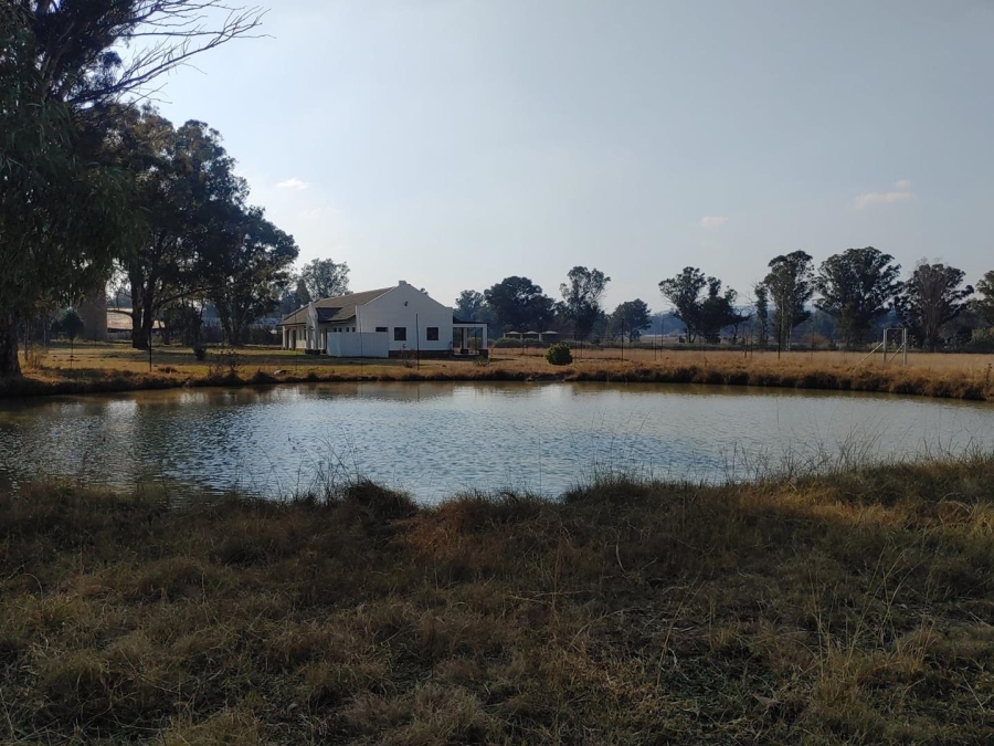 7 Bedroom Property for Sale in Walker Fruit Farms Gauteng