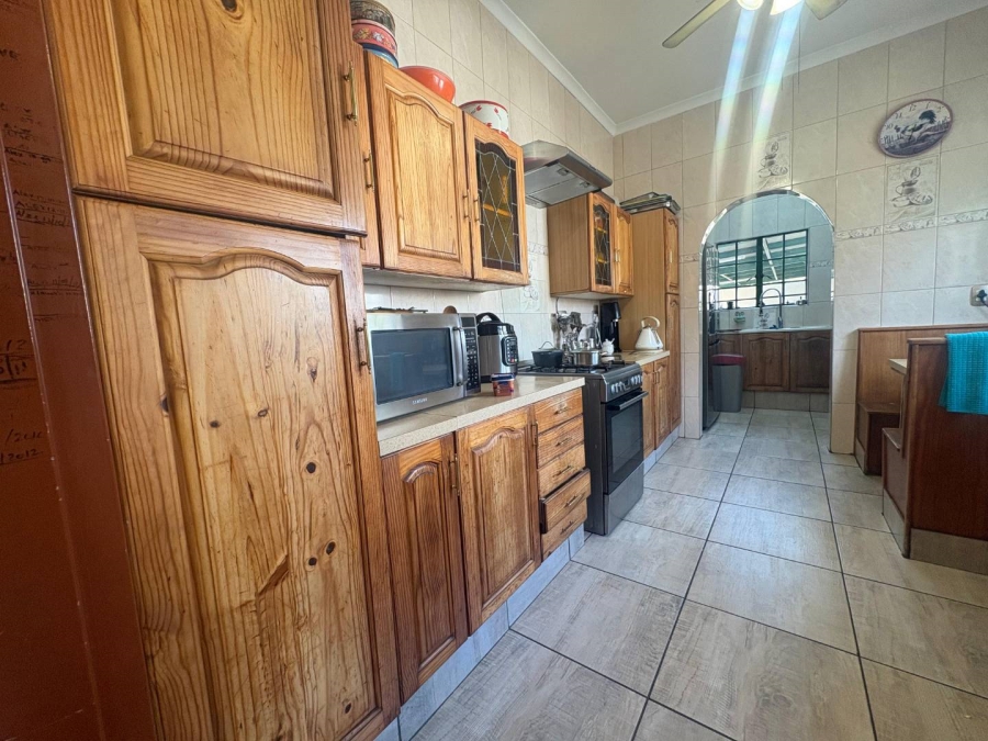 7 Bedroom Property for Sale in Walker Fruit Farms Gauteng