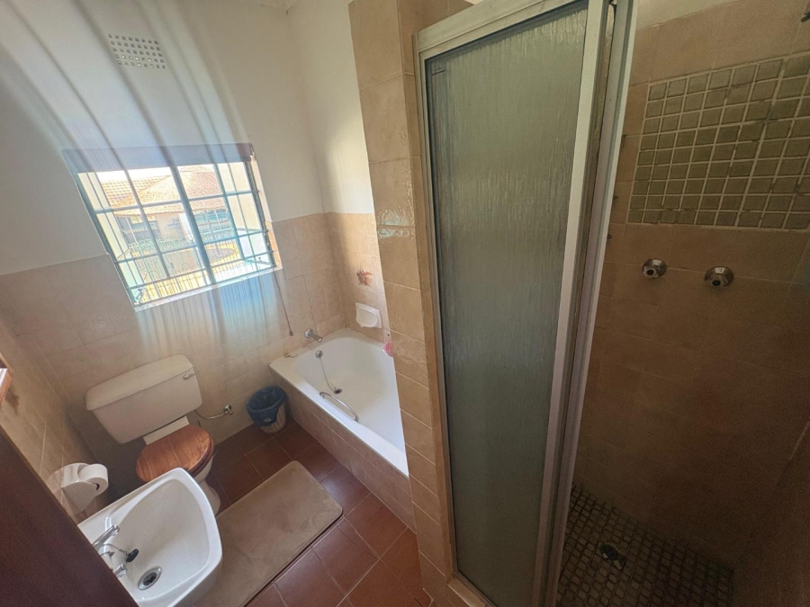 7 Bedroom Property for Sale in Walker Fruit Farms Gauteng
