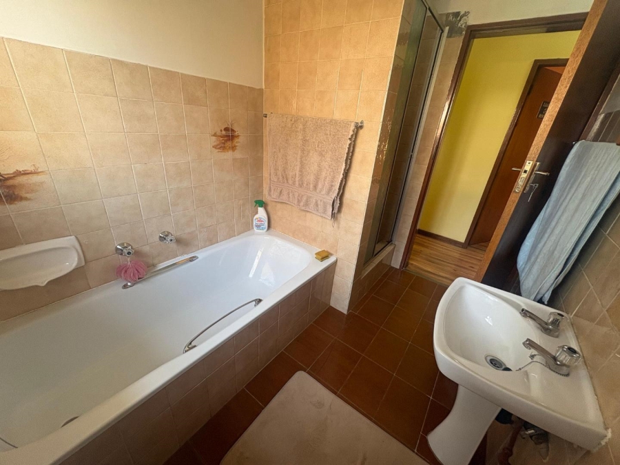 7 Bedroom Property for Sale in Walker Fruit Farms Gauteng