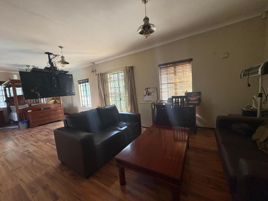 7 Bedroom Property for Sale in Walker Fruit Farms Gauteng