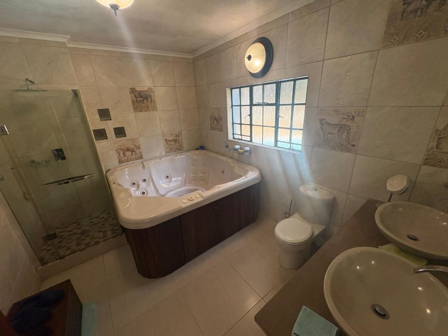 7 Bedroom Property for Sale in Walker Fruit Farms Gauteng