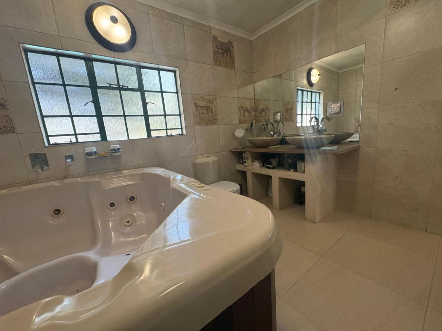 7 Bedroom Property for Sale in Walker Fruit Farms Gauteng