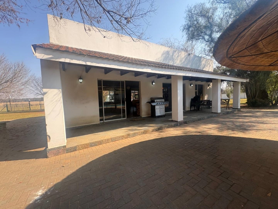7 Bedroom Property for Sale in Walker Fruit Farms Gauteng