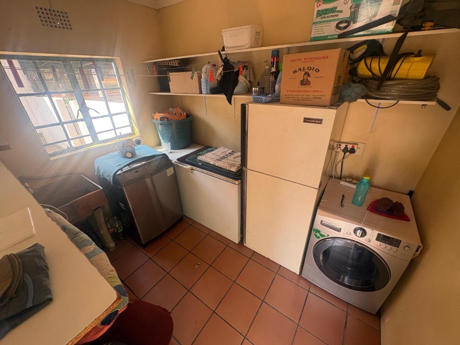 7 Bedroom Property for Sale in Walker Fruit Farms Gauteng