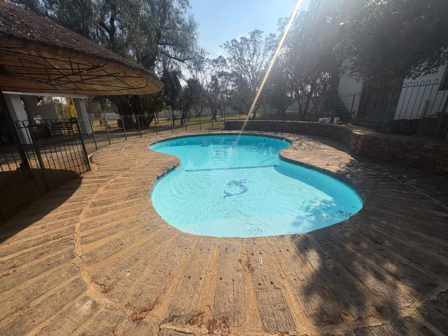 7 Bedroom Property for Sale in Walker Fruit Farms Gauteng