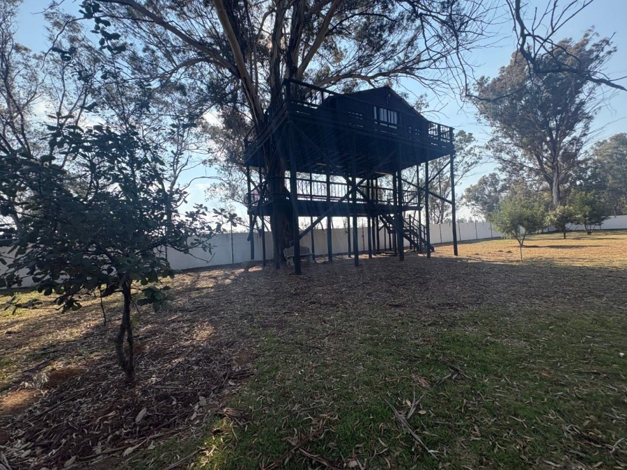 7 Bedroom Property for Sale in Walker Fruit Farms Gauteng